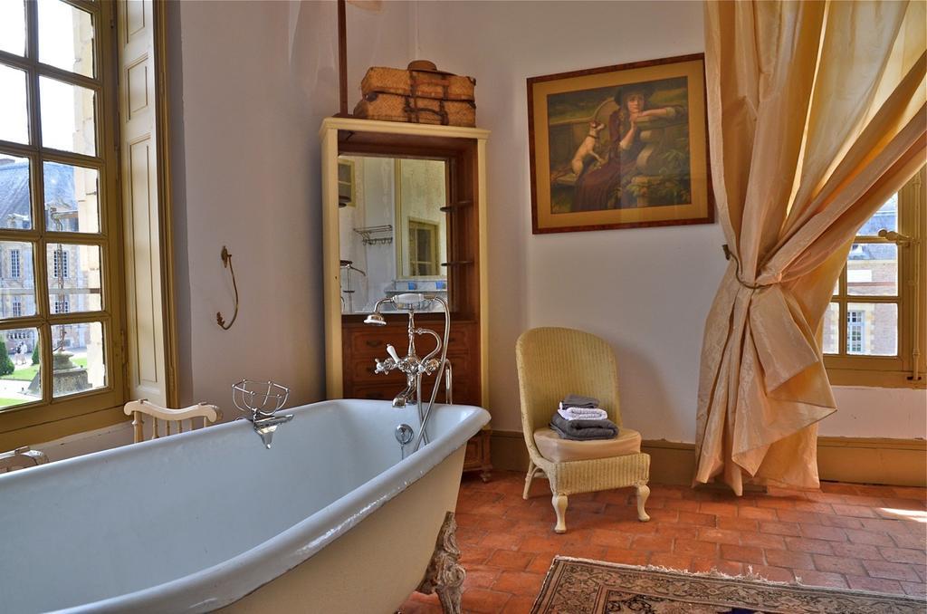 Chateau De La Ferte Saint Aubin Bed & Breakfast Стая снимка